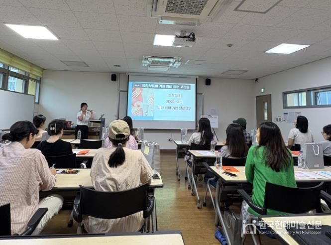 대구 수성구보건소는 행복한 임신과 건강한 출산을 지원하기 위해 임산부와 배우자를 대상으로 2025년 하반기 출산 준비 교실을 운영한다.