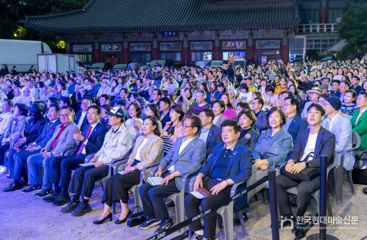 지난 3일 봉은사에서 열린 ‘HEY 봉은, 사찰음악회’에 참석한 강남구의회 의원들