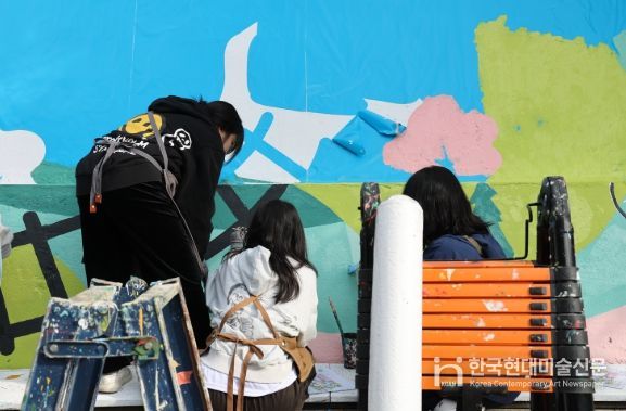 홍익디자인고 학생들과 함께 연남동 골목에 색을 입히다