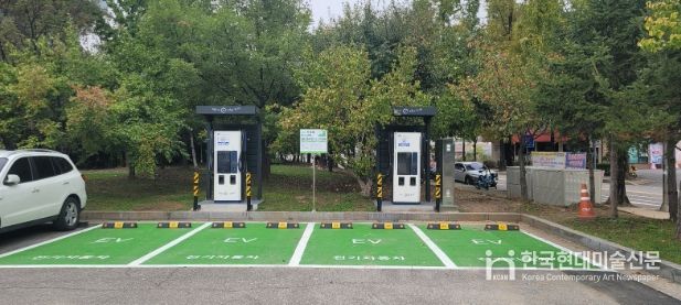 1. 천안종합운동장에 설치된 전기차 충전시설 모습.
