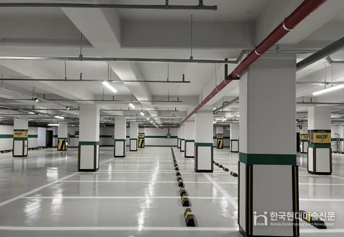 한층 밝고 쾌적해진 청파동1마을공원 공영주차장