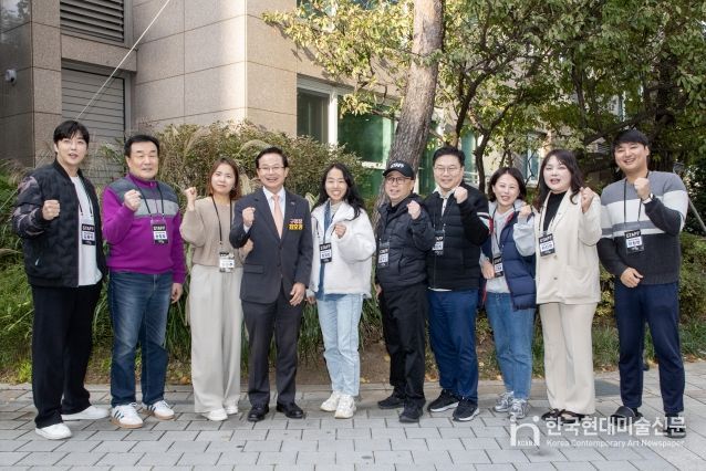 최호권 영등포구청장과 함께하고 있는 ‘아자래 축제’ 운영위원들