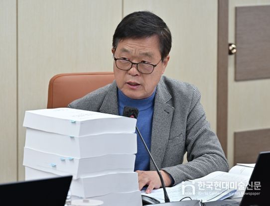 제333회 정례회 교통위 행정사무감사에서 질의하는 김원중 시의원