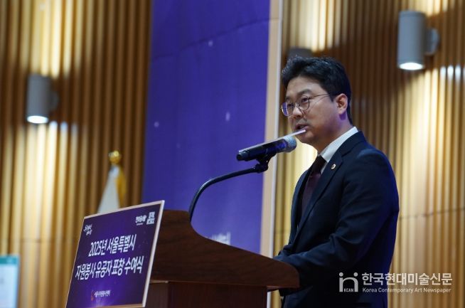 '2025년 자원봉사 유공자 표창 수여식'에서 축사하는 장태용 행정자치위원장