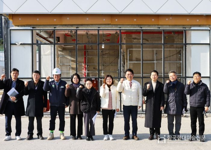 안산시의회 도시환경위원회가 지난 2일 신안산선 한양대정거장(가칭) 추가 출입구 신설 현장을 방문한 모습.