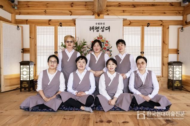 혜경궁 궁중다과 체험을 운영하는 수라지기