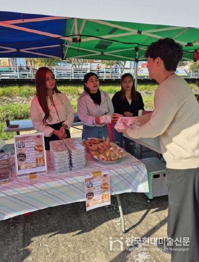 (홍성군, 해외유입·신종 감염병 유입 차단 결실 맺었다)_외국인 대상 홍보.
