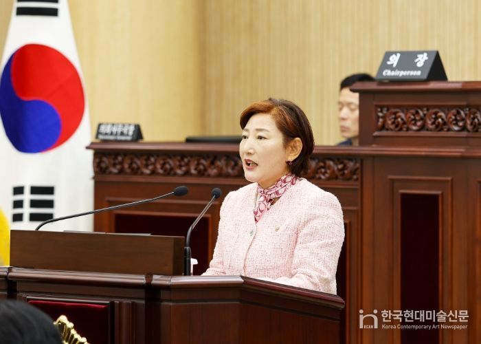 지난 18일 본회의장에서 ‘아동 유괴 범죄 대책 마련 및 방지를 위한 관련 법률 제정 촉구 건의안’에 대해 제안설명을 하고 있는 현옥순 의원의 모습.