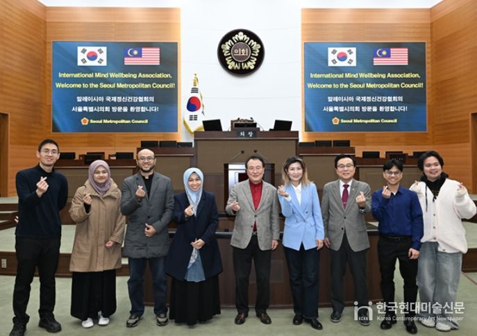 말레이시아 국제정신건강협회 등 시의회 예방(우측에서 4번째 아이수루 의원)