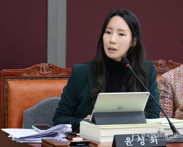 예산결산위원회에서 발언하는 윤정회 의원