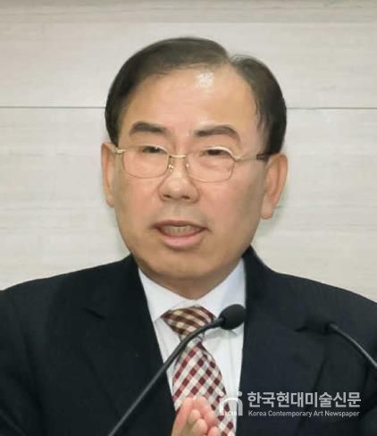 故 명위진 회장