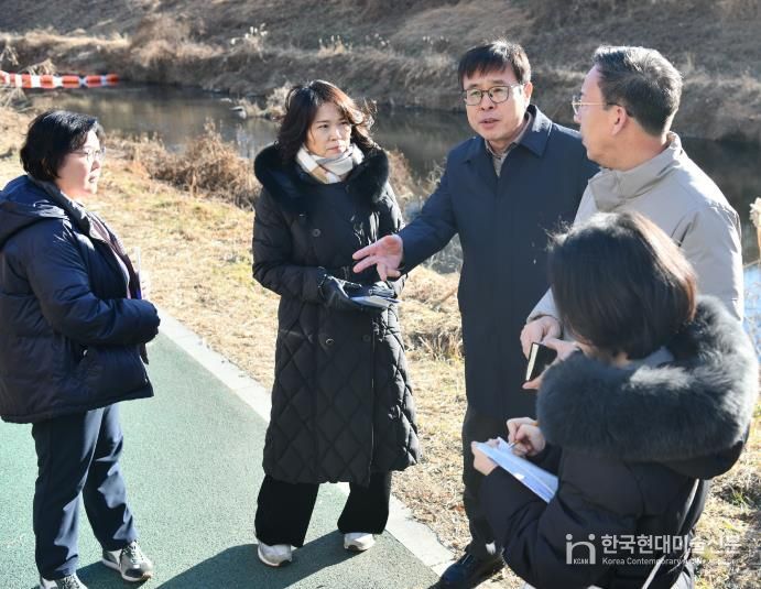 수원시 영통구, 원천리천 징검다리 설치 요구 사항 현장 점검