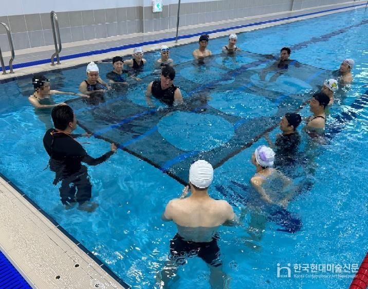 생존수영 강습 사진