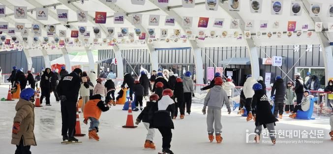 2025년 12월 20일부터 2026년 2월 8일까지 운영된 겨울 테마파크 모습