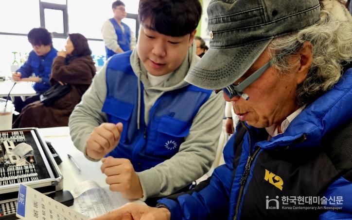 성북복지재단, 다비치안경 봉사단과 시력검진·맞춤안경 지원
