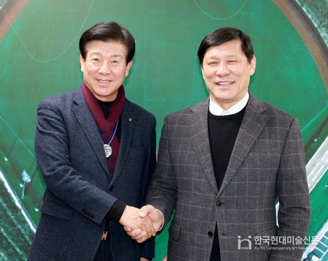 왼쪽부터 박범인 금산군수, 허구연 한국야구위원회(KBO) 총재