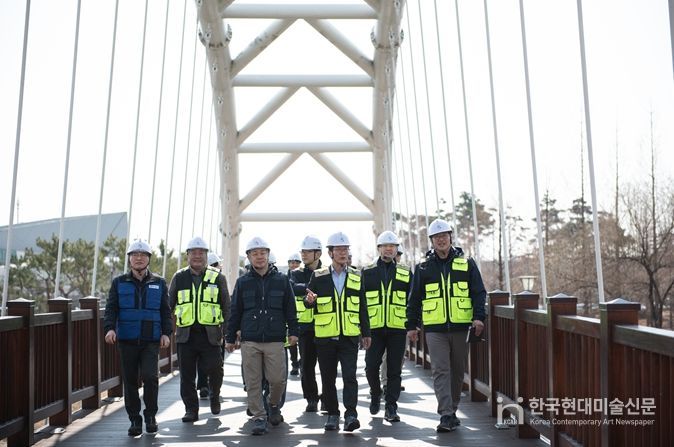 인천시설공단은 20일, 해빙기안전사고 예방을 위하여 청라공원사업단 현장을 대상으로 ‘CEO 주재’ 특별 안전 점검을 실시했다.