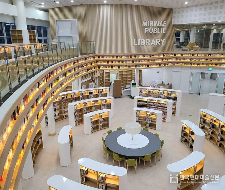 미리내도서관 자료실 전경