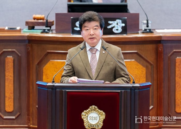 강남구의회 이동호 의원이 제333회 임시회 본회의에서 발언하고 있다.