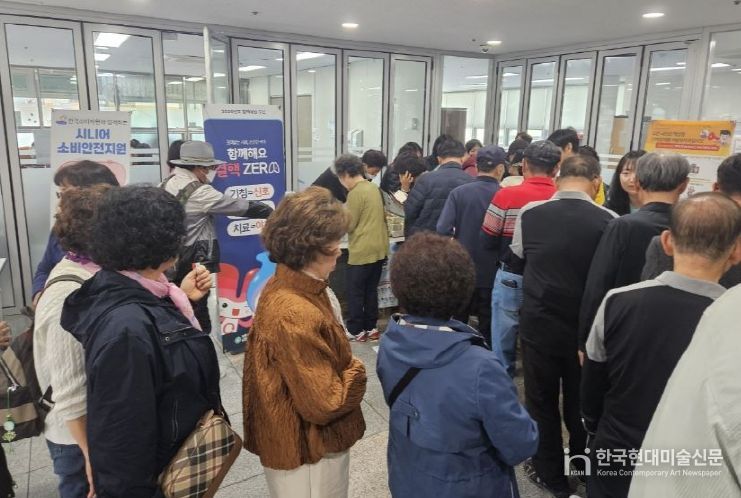 충남 계룡시는 26일 ‘제16회 결핵의 날’을 맞아 노인복지관에서 어르신 대상 결핵 예방 캠페인을 실시했다.