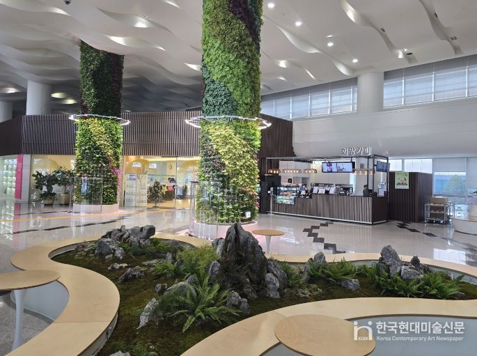 “충남도청사 실내정원에서 힐링하세요!”