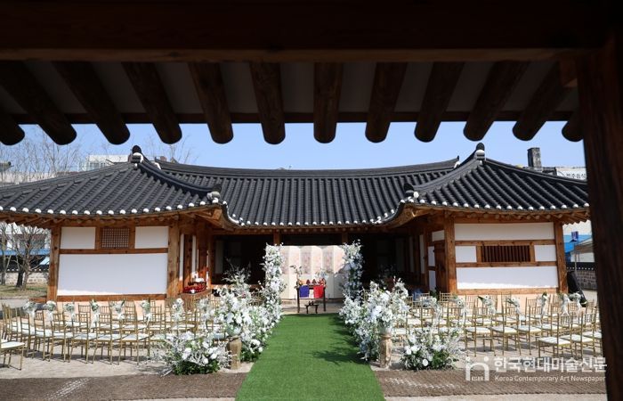 “역사적 공간에서 맺은 백년가약”,‘전북, 마이웨딩’ 첫 결혼식…공공예식 본격화